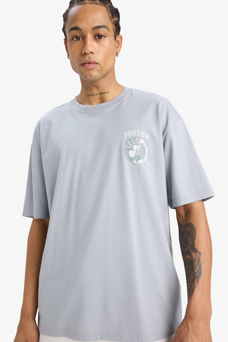 ديفاكتو تيشيرت نص كم اوفر سايز برقبة مستديرة من بوسطن سيلتكس - Image 3